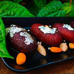 A picture of Kala jamun.