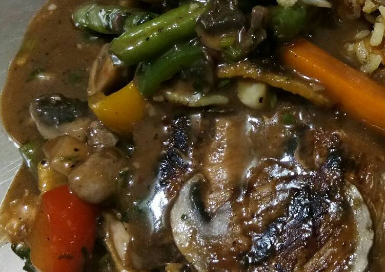 Grilled chicken with mushroom sauce and grilled veggies