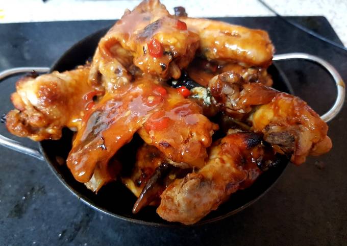 Easiest Way to Make Any-night-of-the-week Sriracha & Tomato Chicken Wings. ????