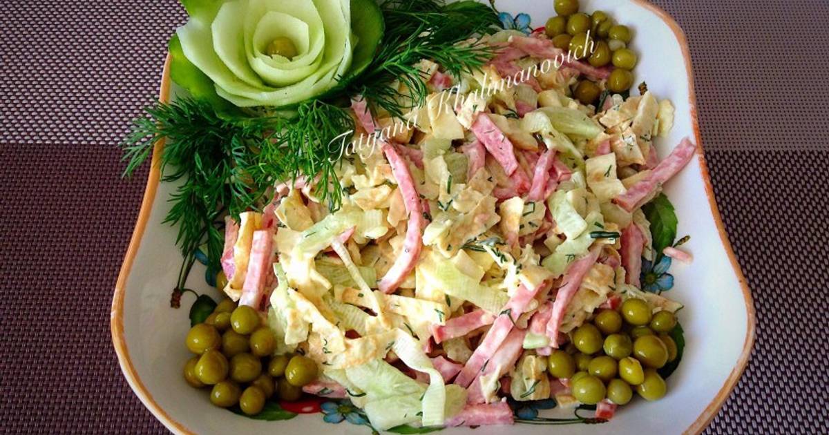 Салат баварский с ветчиной и сухариками