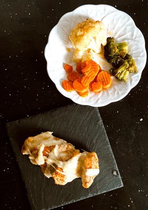 Foto de PEITO DE FRANGO ASSADO COM LEGUMES ASSADOS!! 💛👩🏼‍🍳