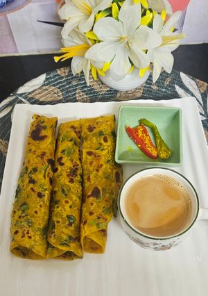 A picture of Masala thepla with tea and raita marcha.