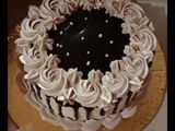 Homemade cake with chocolate ganache 😋🤤