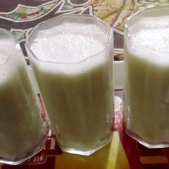 A picture of Banana dates shake.