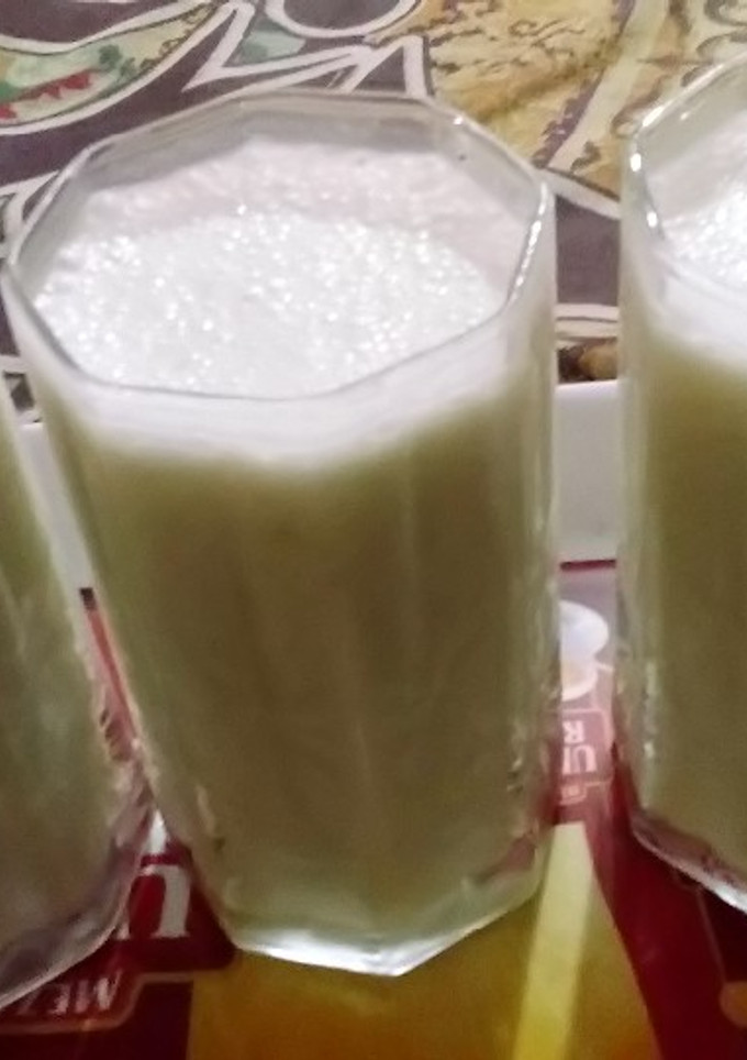 A picture of Banana dates shake.