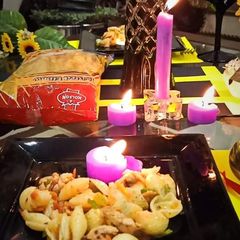 A picture of Chicken veggies macronies.