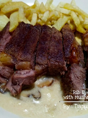 Cara Gampang Membikin Resep Rib Eye Steak with Mushroom Sauce yang Lezat Anti Ribet, Lezat