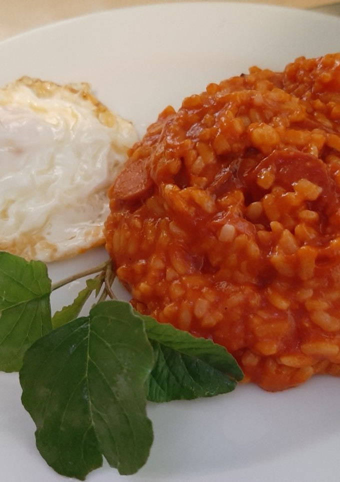 Una foto de Arroz a la cubana con huevo frito
