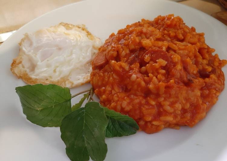 Arroz a la cubana con huevo frito