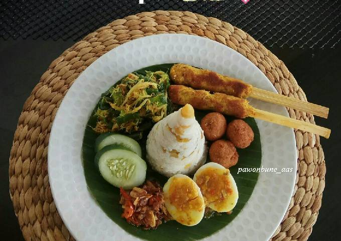 Nasi Campur Bali 💖 (Nasi Sela, Urap Sayur, Sate Lilit, dll)