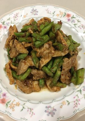 รูปของ “ผัดพริกแกงหมูใส่ถั่ว”