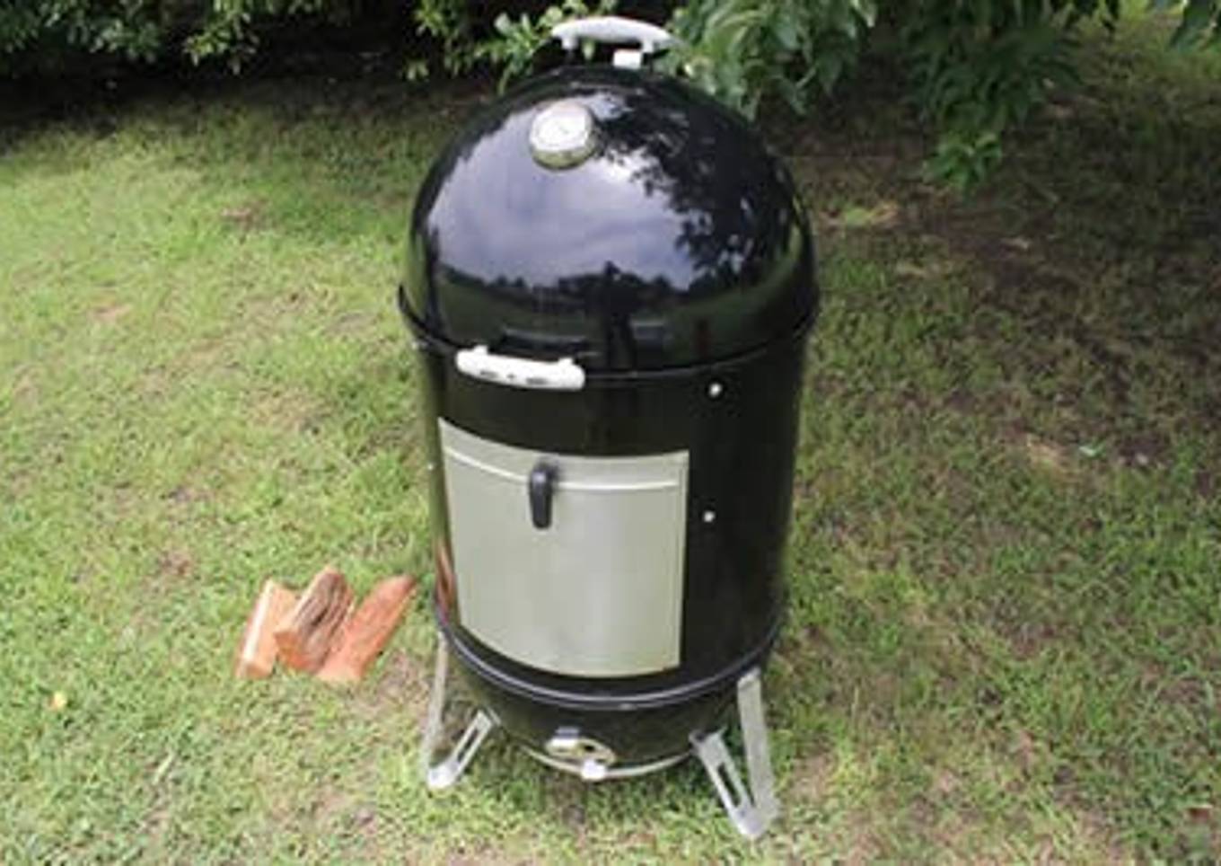 Using the Minion Method on a Weber Smokey Mountain Grill For Low and Slow BBQing