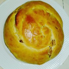 A picture of Cinammon and nut bun.