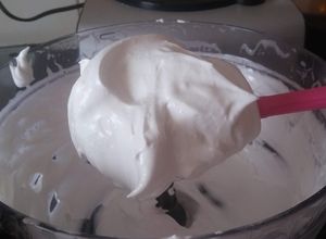 Une photo de Blancs en neige sans oeufs (vegan)
