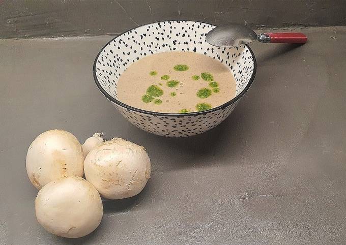 Velouté de champignons et sa sauce persillée