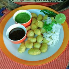 A picture of Gulgulle or ram laddoo.