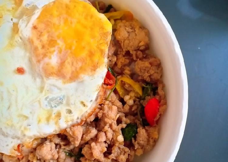 Bagaimana Menyiapkan Chicken Thai Basil yang Enak
