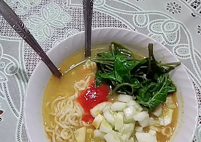 Resep Mie Kuah Kari Pedas Toping Kangkung Dan Mentimun Oleh Mamah