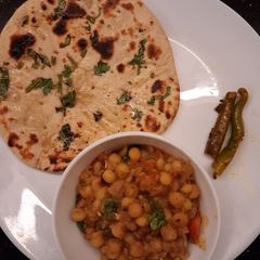 A picture of Mutter with Naan.