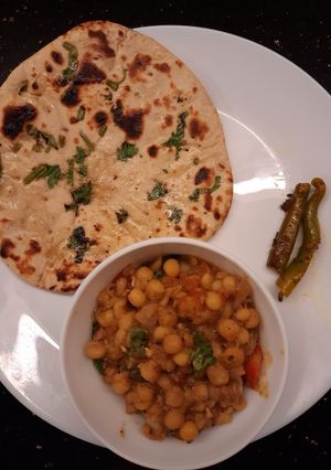 A picture of Mutter with Naan.