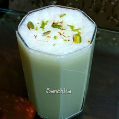 A picture of Kesariya Thandai Lassi.