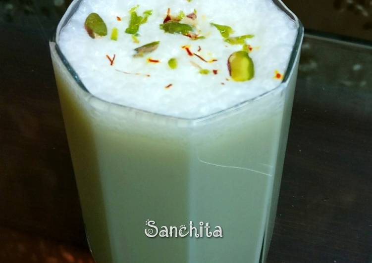 Recipe of Ultimate Kesariya Thandai Lassi