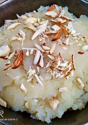 રવાનો શીરો (સત્યનારાયણ નો પ્રસાદ) (Semolina Sheera Recipe In Gujarati) રેસીપી મુખ્ય ફોટો