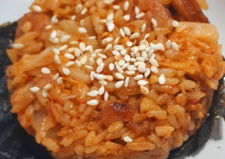 Bokkeumbap (nasi goreng kimchi)