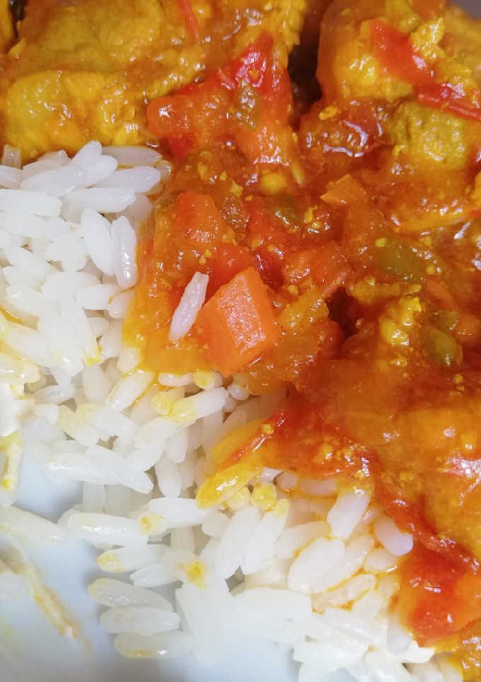 Una foto de Arroz con queso y salsita de carne de cerdo