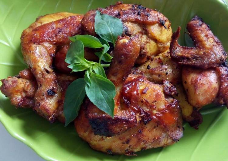 Resep Ayam goreng ungkep oleh Aniss Nadia Khaerunisa - Cookpad