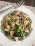 Pechugas de pollo con brócoli y brotes de soya cremoso. #menosde15