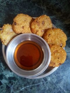 आलू टिक्की (aloo tikki recipe in hindi) रेसिपी मुख्य फोटो