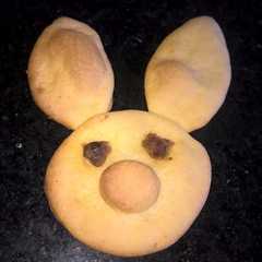 Una foto de Cómo cortar carita de conejo con masa de galletas