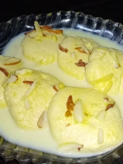 कस्टर्ड रसमलाई (Custard rasmalai recipe in Hindi) रेसिपी मुख्य फोटो
