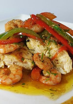 Una foto de Róbalo en salsa ligera al ajillo de camarones!