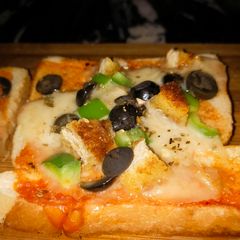 A picture of Bread pizza.