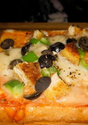 A picture of Bread pizza.