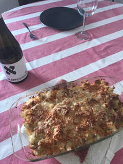 Una foto de Coliflor gratinada estilo nora con atún y salsa de queso anchoa