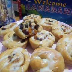 A picture of Dried fruits & date rolls.