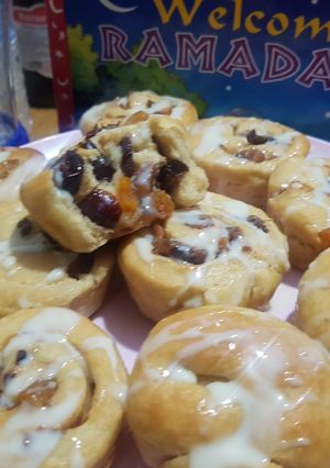 A picture of Dried fruits & date rolls.
