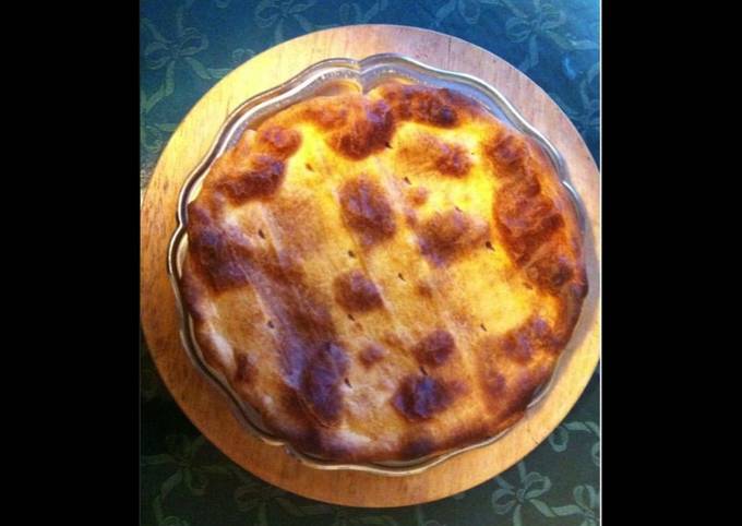 Tourte aux fruits (pommes rhubarbe et cerises)