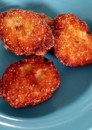 Una foto de Nuggets de pollo, papa, boniato, zanahoria