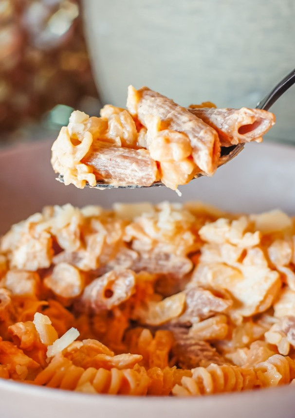 Una foto de Pasta cremosa con pollo