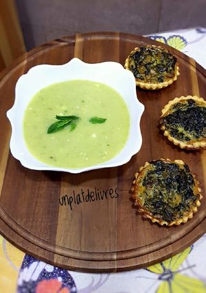Une photo de Velouté de courgette à la menthe