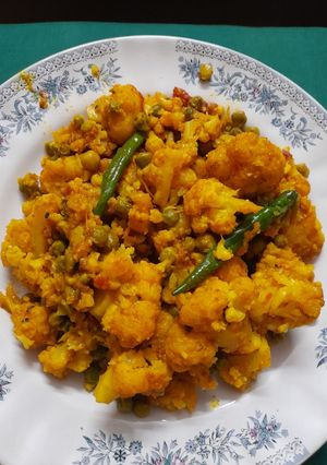 নিরামিষ ফুলকপি(Niramish fulkopi roast recipe in Bengali) রেসিপির প্রধান ছবি