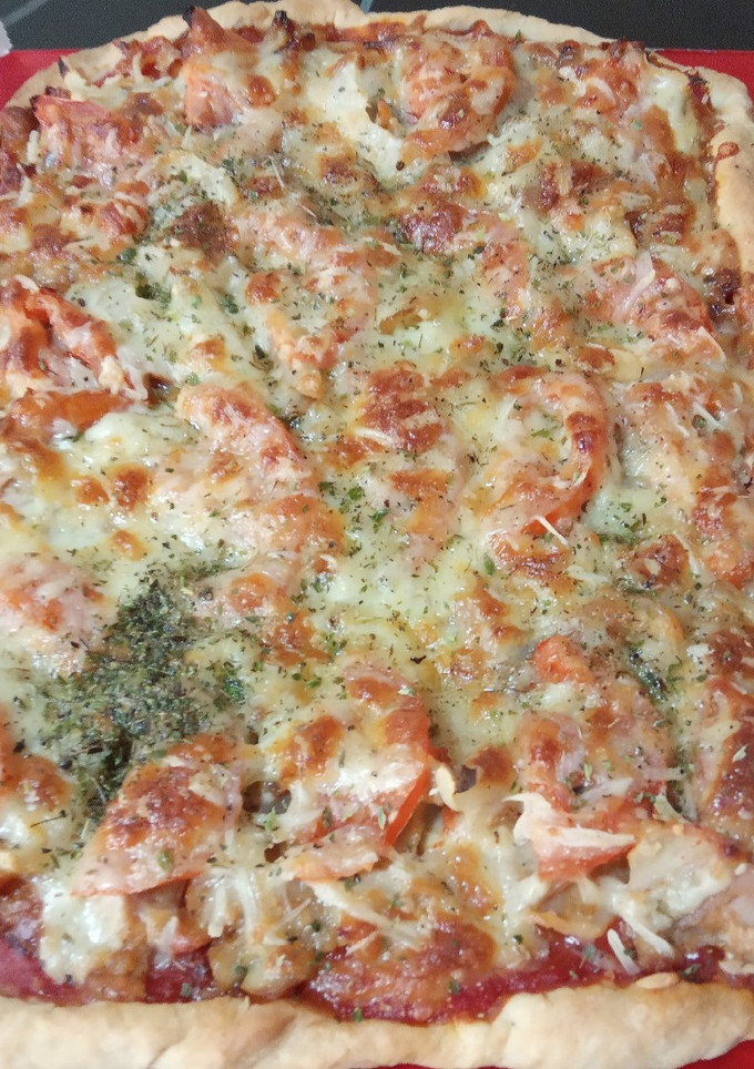 Una foto de Pizza de kebab con salsa de yogurt