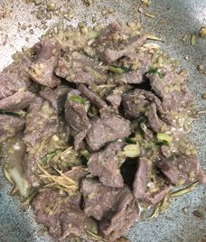 thịt lợn xào sả