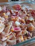 Salade de pâtes betterave, thon, maïs, tomate, feta et oeuf