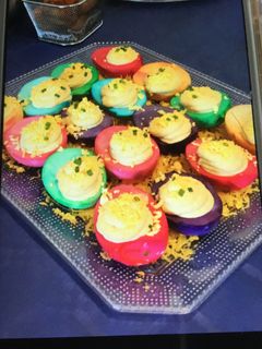 Una foto de Huevos duros de colores