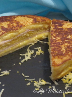 A picture of Monte Cristo Sandwich.
